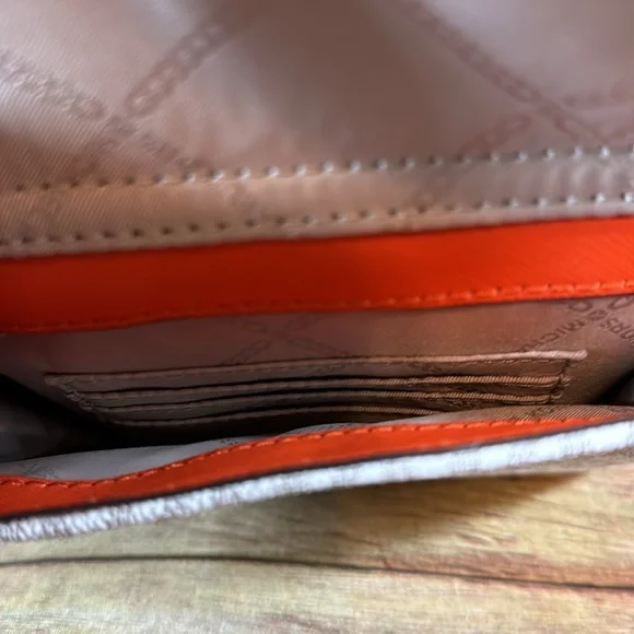 NWOT- Jet Set Medium Multifunction Pocket Tote Bag with Wallet - Picture 5 of 16